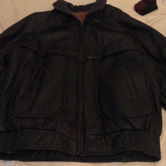 Small watershed leather jacket (slight tear) - Picture 3 of 4